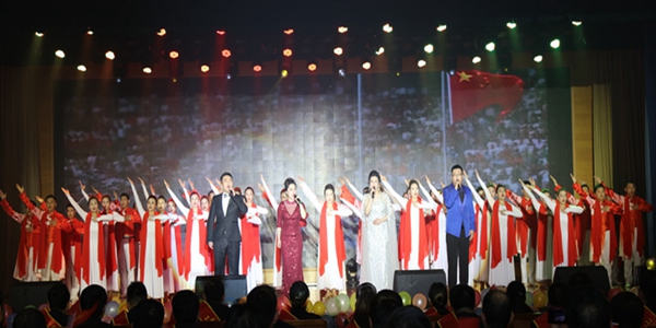 16、管理公司歌舞《中國》.jpg