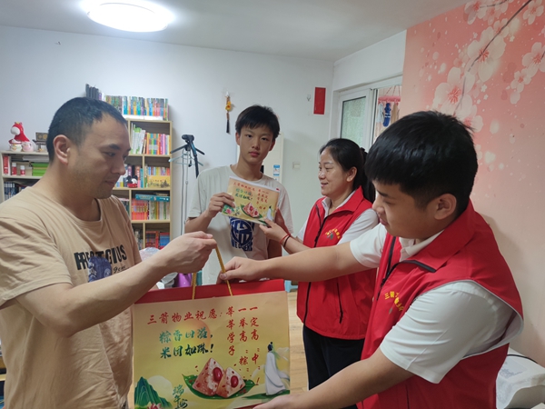 暖心助考，一舉高“粽” ——三箭物業(yè)公司黨支部深入開展“亮身份、樹形象、作貢獻、助發(fā)展”活動
